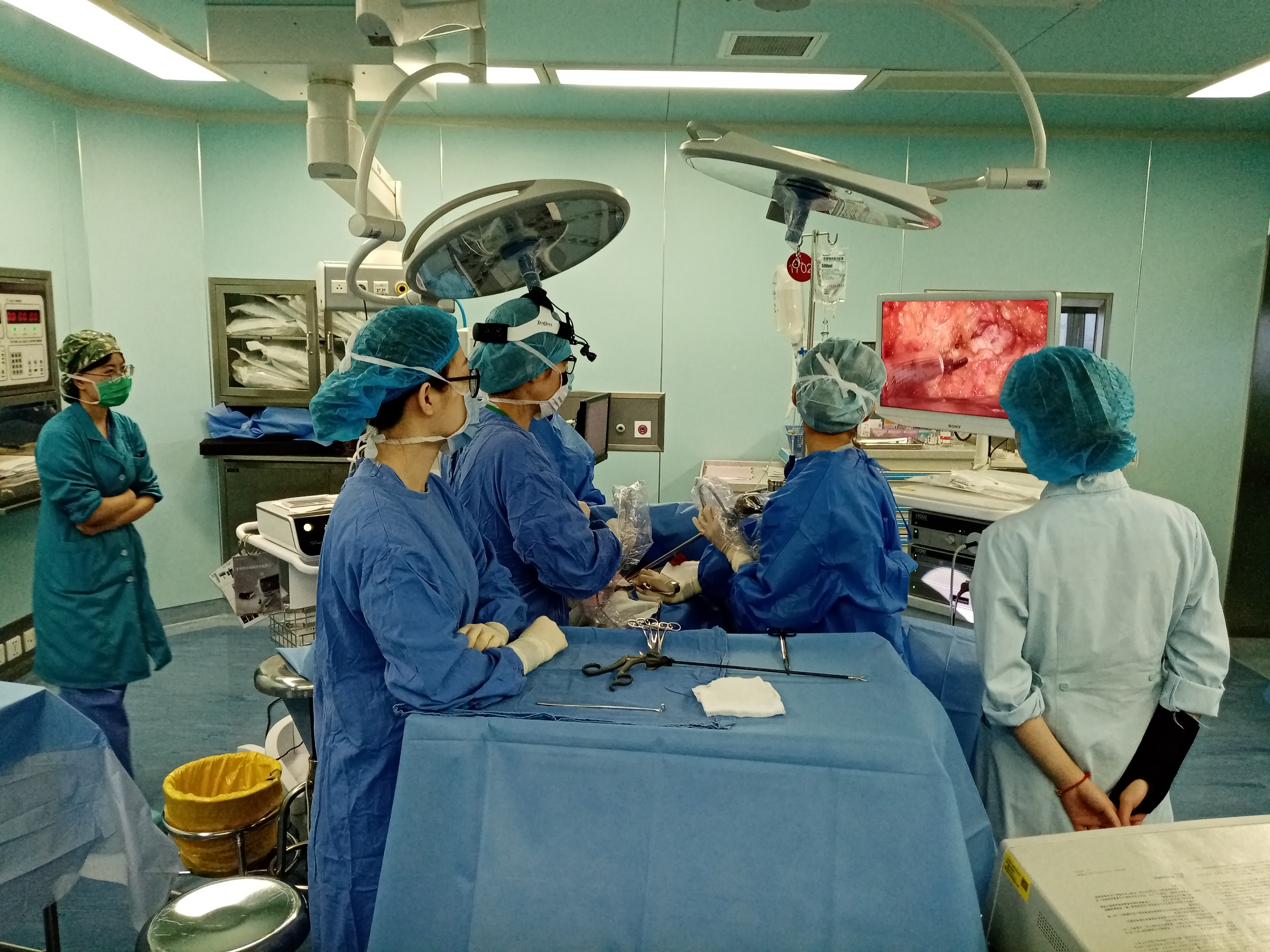 附属仁济医院乳腺外科首次实施腔镜下乳房重建术