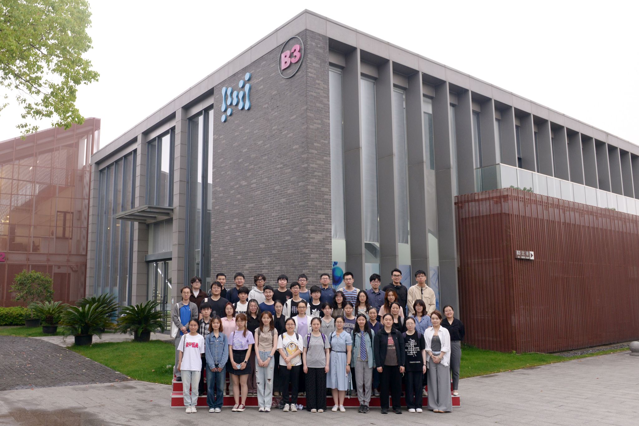 医学检验学子走进润达榕嘉开展专业校企联合教学实践活动