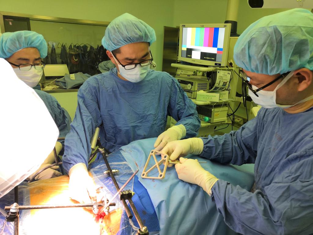 附属仁济医院完成首例机器人导航股骨转子间骨折微创手术-上海交通大学医学院-新闻网