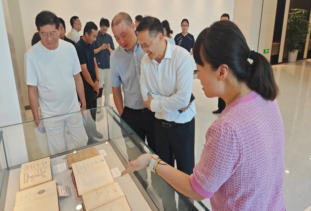 https://xwzx.sbs.edu.cn/images/2025-10/614f6072-b52b-4fa9-afa2-182d0832ca45.jpeg