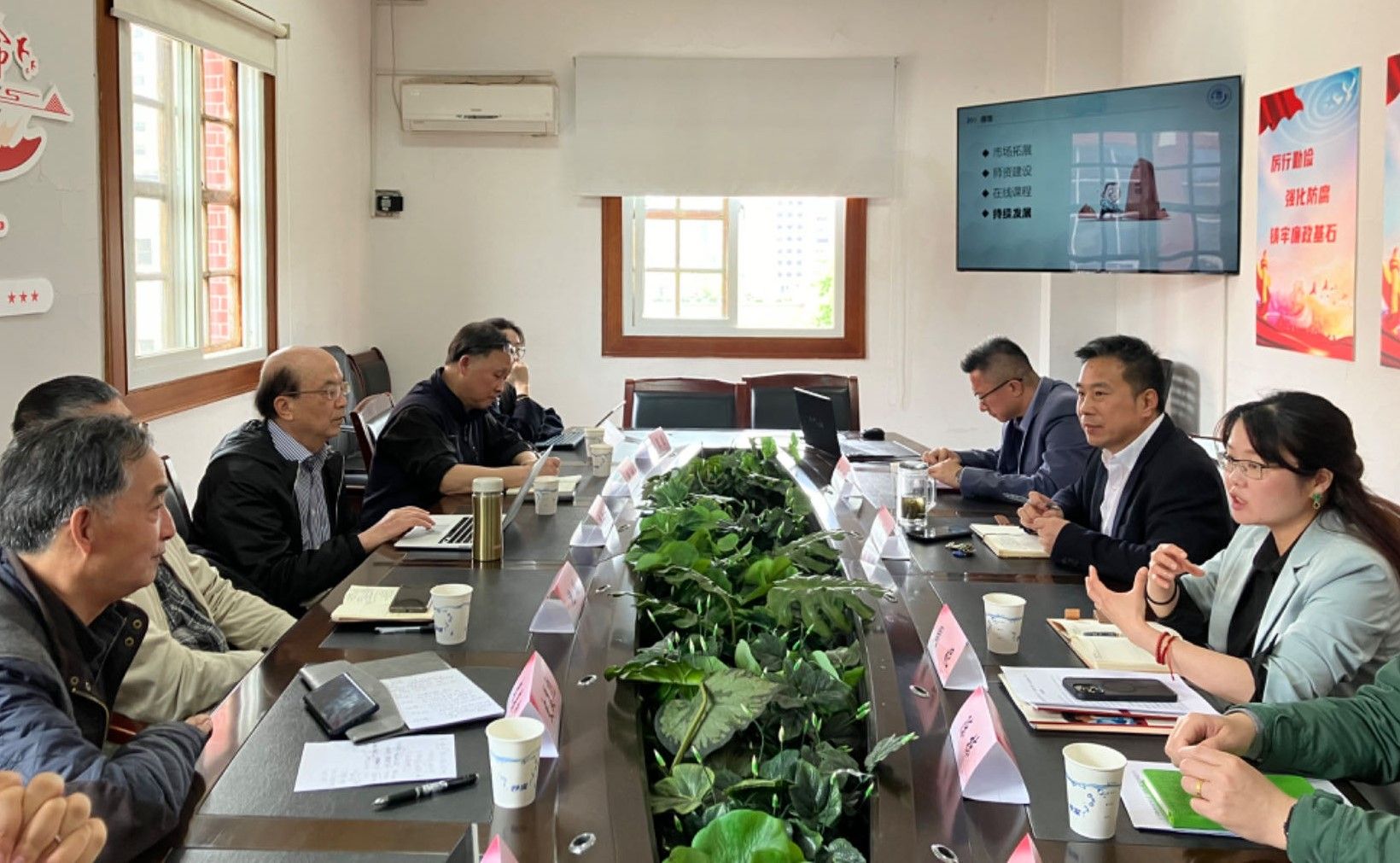 上海市教委老年教育工作小组办公室领导一行调研医学院