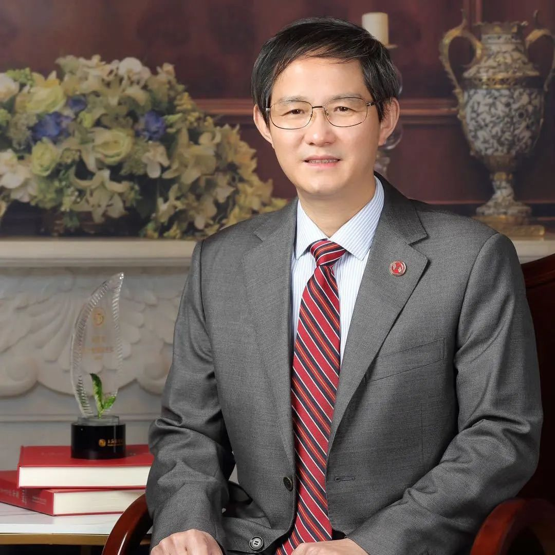 我院郑家伟秦娟获得上海交通大学医学院绿叶管理服务奖及提名奖