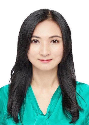 A person with long black hairDescription automatically generated
